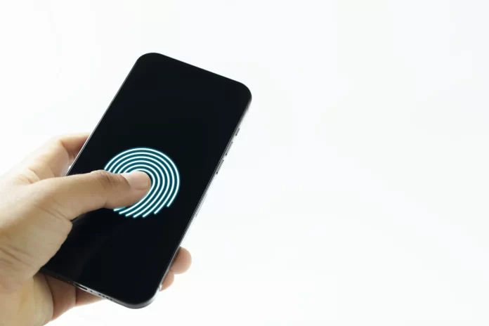 Tu identidad biométrica, algo único e intransferible, ahora tiene un precio en el mercado negro, y tu móvil podría ser el culpable de esa transacción. Fuente: Freepik 
