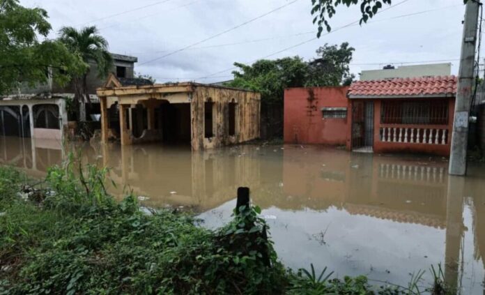 Mas-de-243-mil-dominicanos-siguen-sin-agua-potable-1024x623