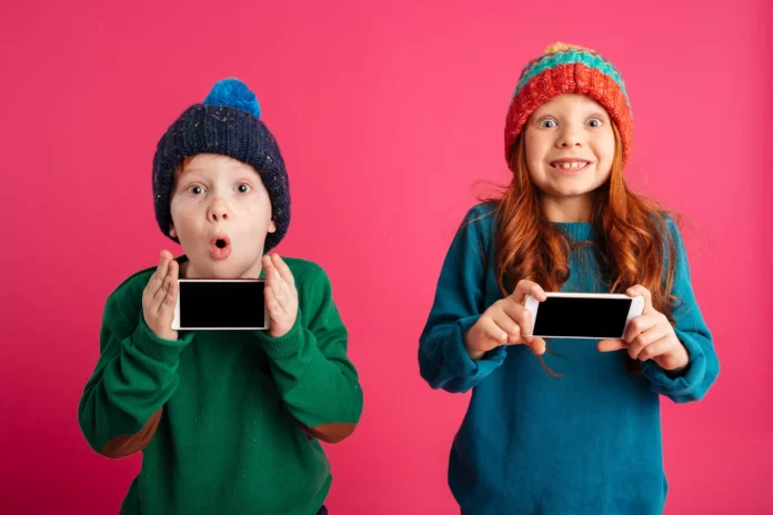 La neurociencia nos da las claves para comprender por qué el impacto de TikTok es especialmente preocupante en el cerebro de niños y adolescentes, una etapa de máxima plasticidad y vulnerabilidad. Fuente: Freepik
