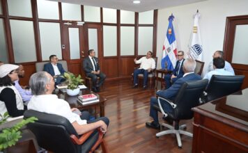 Ministro de Trabajo recibe a propietarios de bancas de lotería y dan inicio al proceso de cumplimiento de las leyes para garantizar condiciones laborales dignas para las trabajadoras.